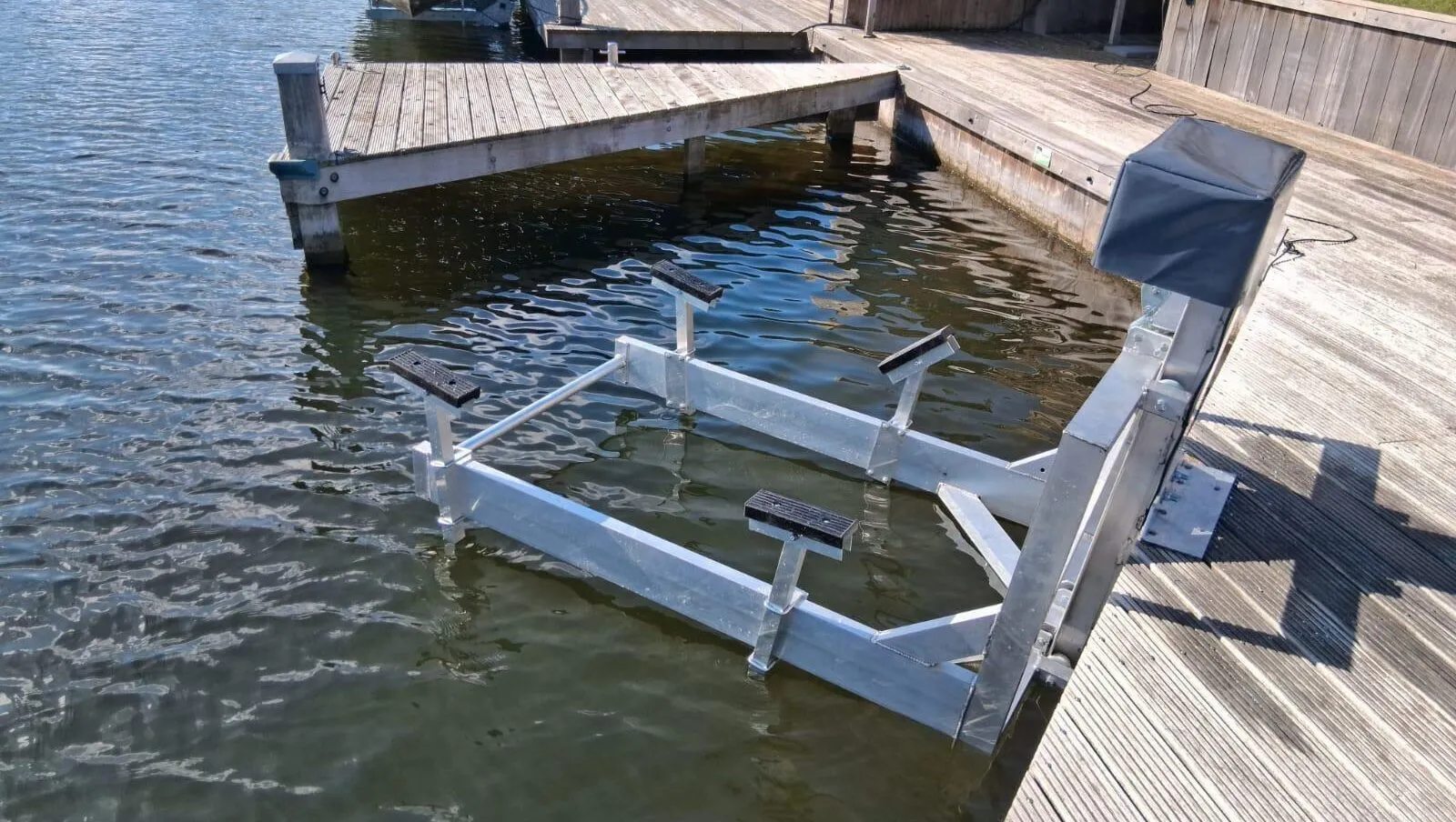 Quay boat lift without a boat at a wooden jetty